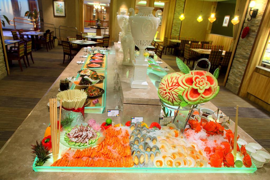Chateau De Chine Hotel Hualien Luaran gambar A sushi bar in a hotel